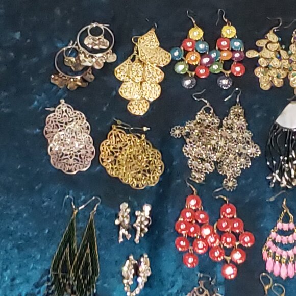 60 Pair of Earrings! - Picture 6 of 7